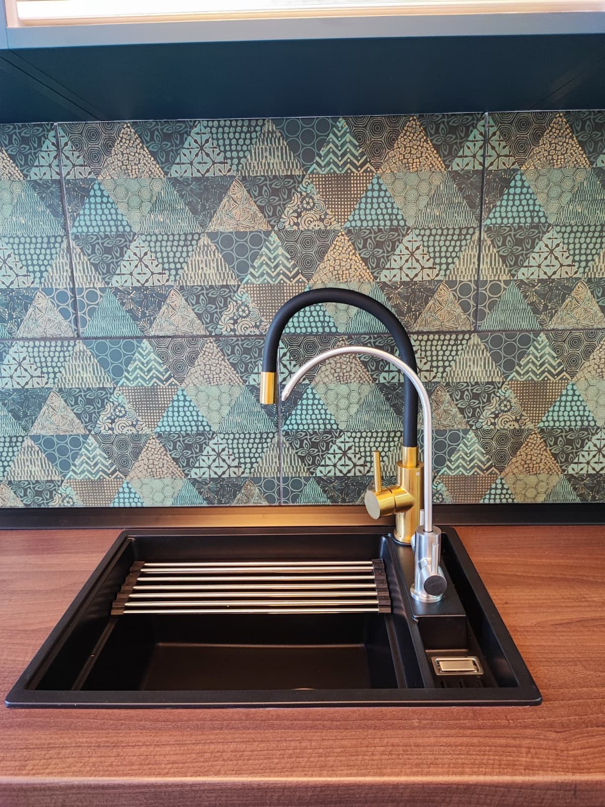 Chiuvetă inox integrată sub blat porcelanat